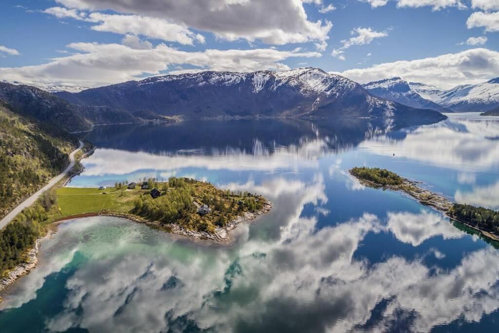 Efjord And Stetind Resort - Cabin Kobbernestinden Ballangen المظهر الخارجي الصورة