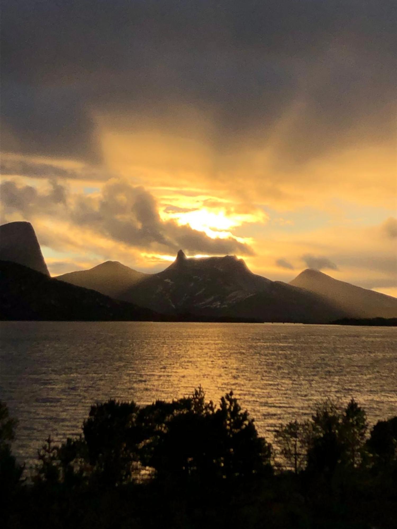 Efjord And Stetind Resort - Cabin Kobbernestinden Ballangen المظهر الخارجي الصورة